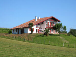 Lire la suite à propos de l’article S’installer à Ahetze : cadre de vie, activités et marché immobilier