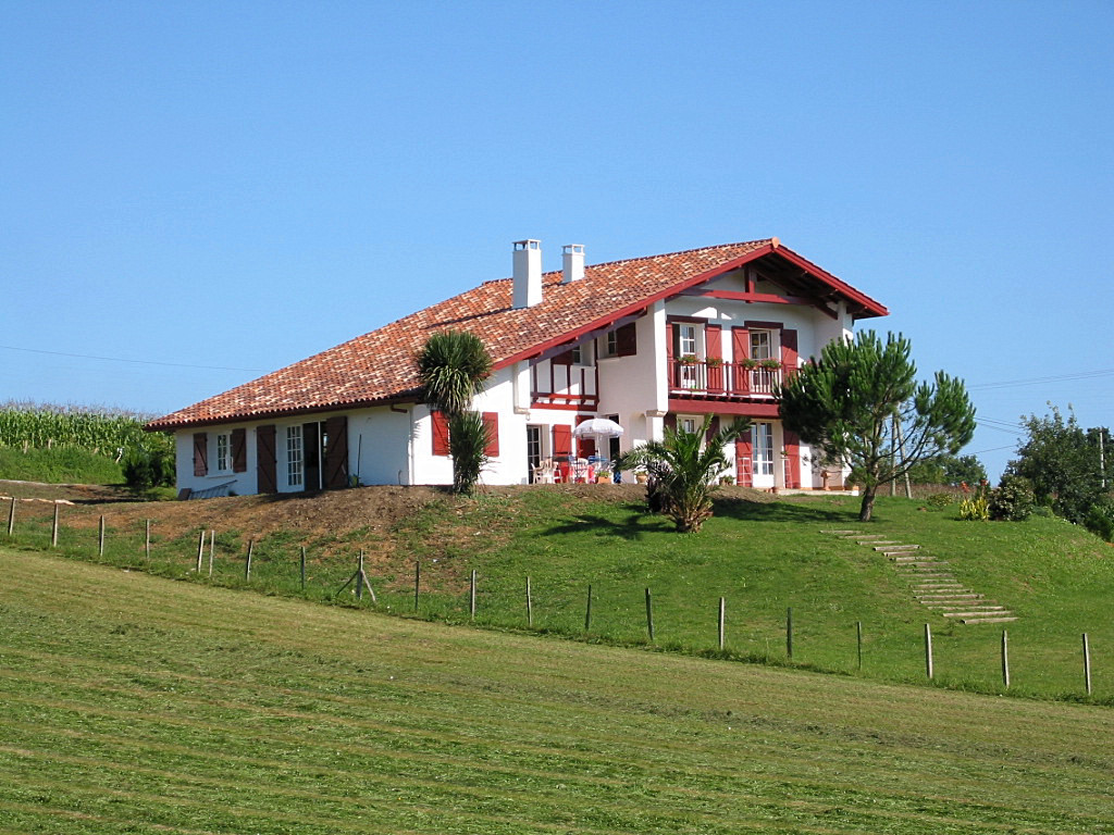 Lire la suite à propos de l’article S’installer à Ahetze : cadre de vie, activités et marché immobilier